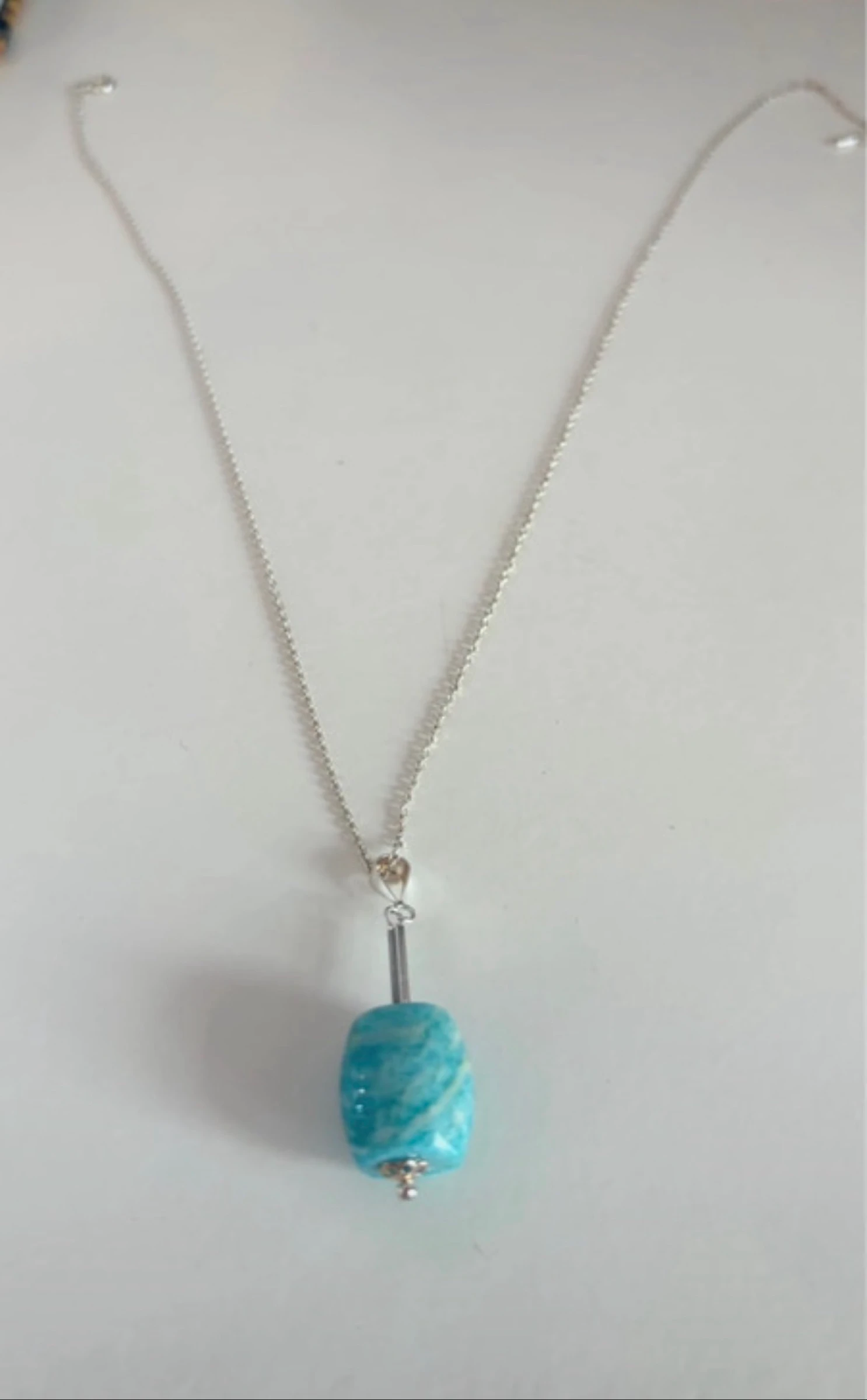 Colgante de amazonita natural en plata.